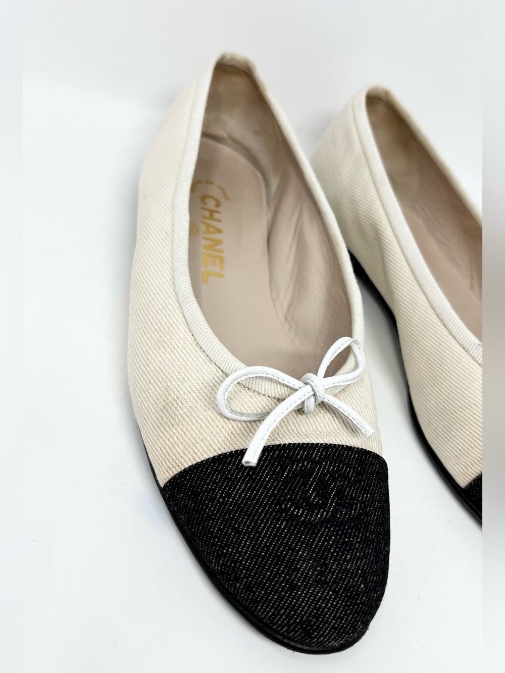 CHANEL Two Tone Ballet Flats Ivory Black Denim Cap Toe size 37 6-6.5 - Picture 7 of 15